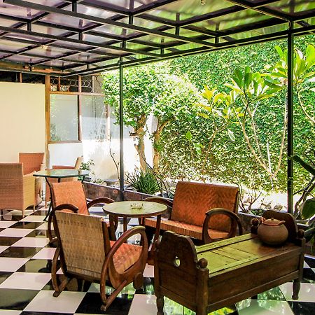 Santo Guest House Tropodo Brebek Exterior foto