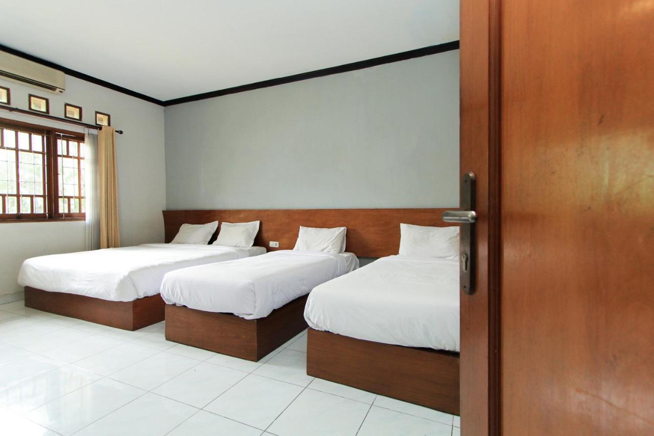 Santo Guest House Tropodo Brebek Exterior foto