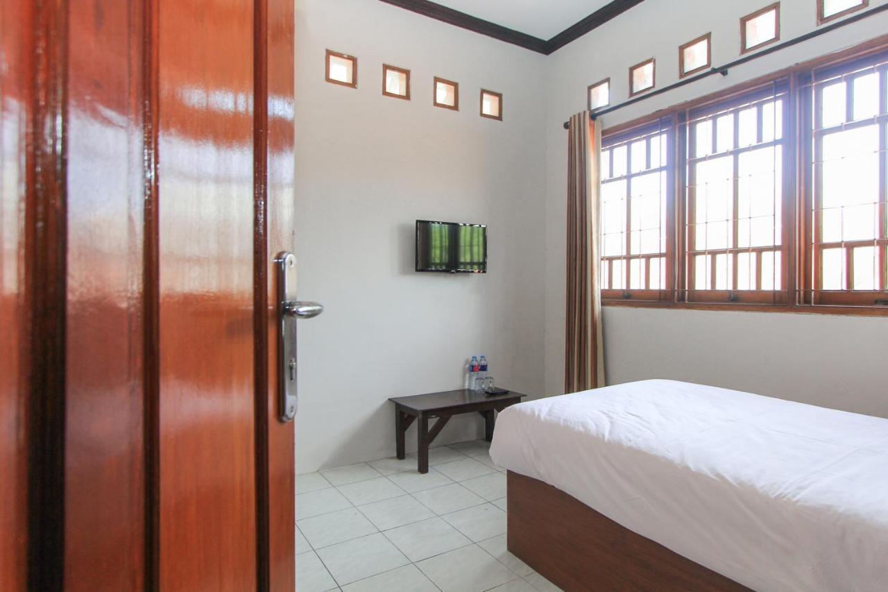 Santo Guest House Tropodo Brebek Exterior foto