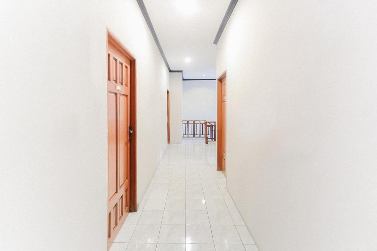 Santo Guest House Tropodo Brebek Exterior foto