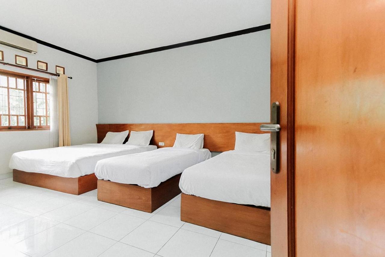 Santo Guest House Tropodo Brebek Exterior foto