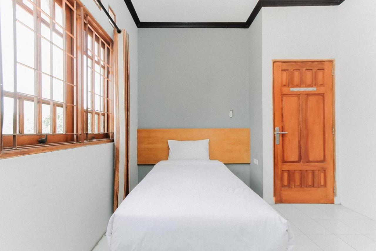 Santo Guest House Tropodo Brebek Exterior foto