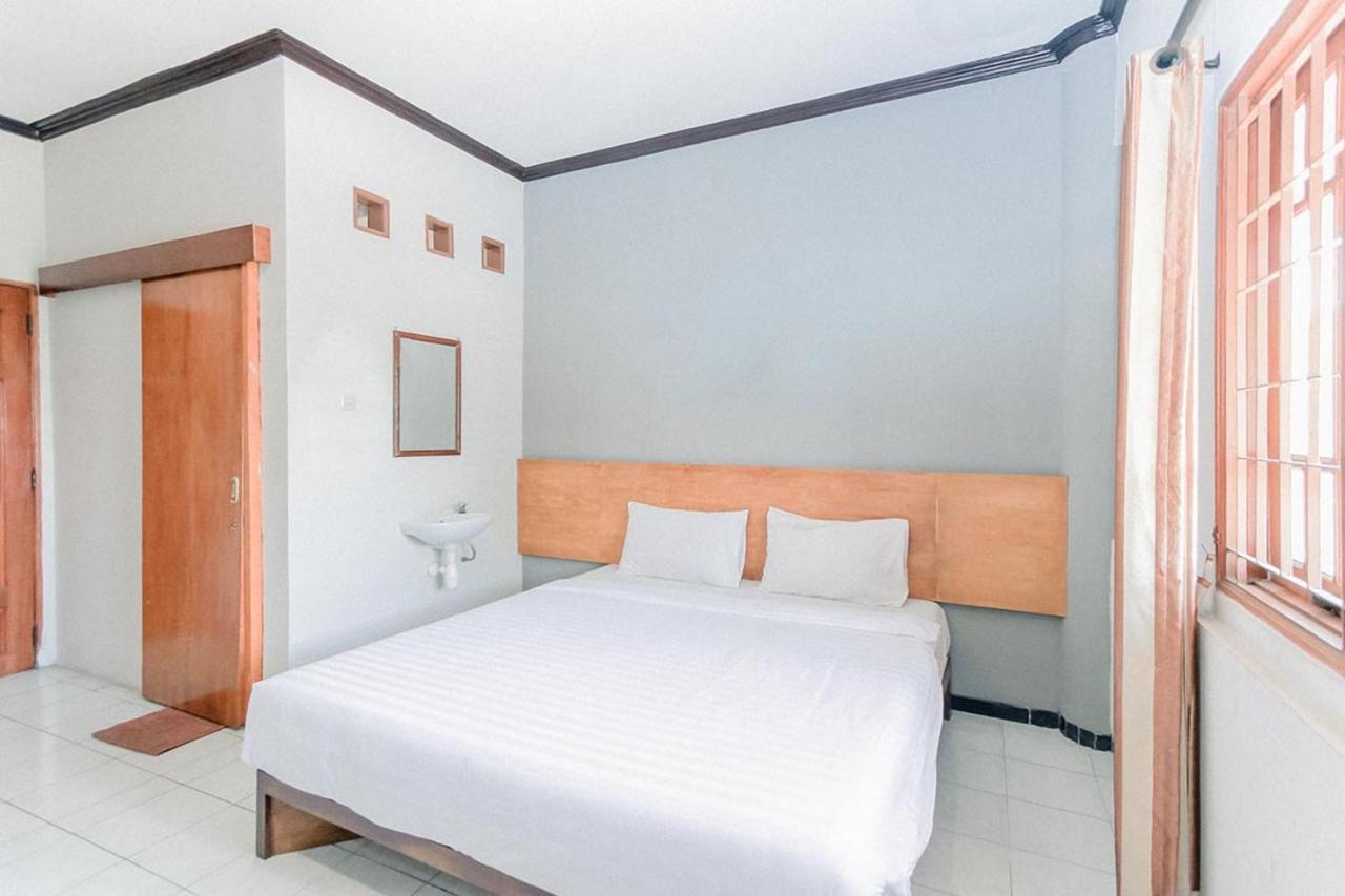 Santo Guest House Tropodo Brebek Exterior foto