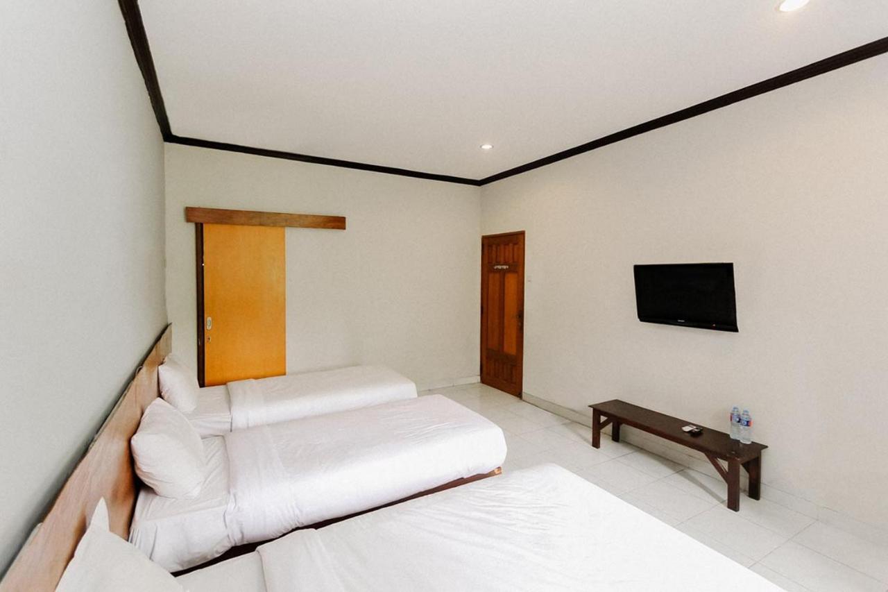 Santo Guest House Tropodo Brebek Exterior foto