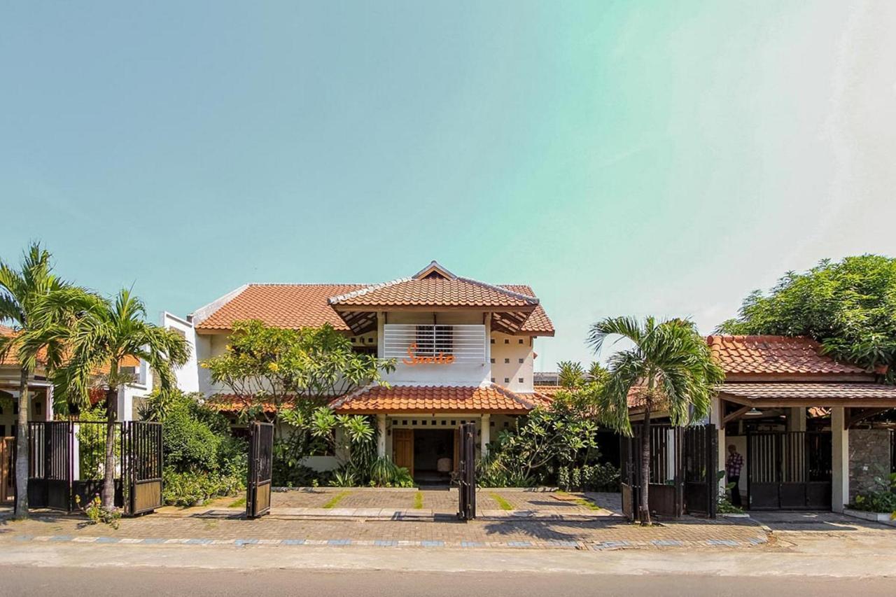 Santo Guest House Tropodo Brebek Exterior foto