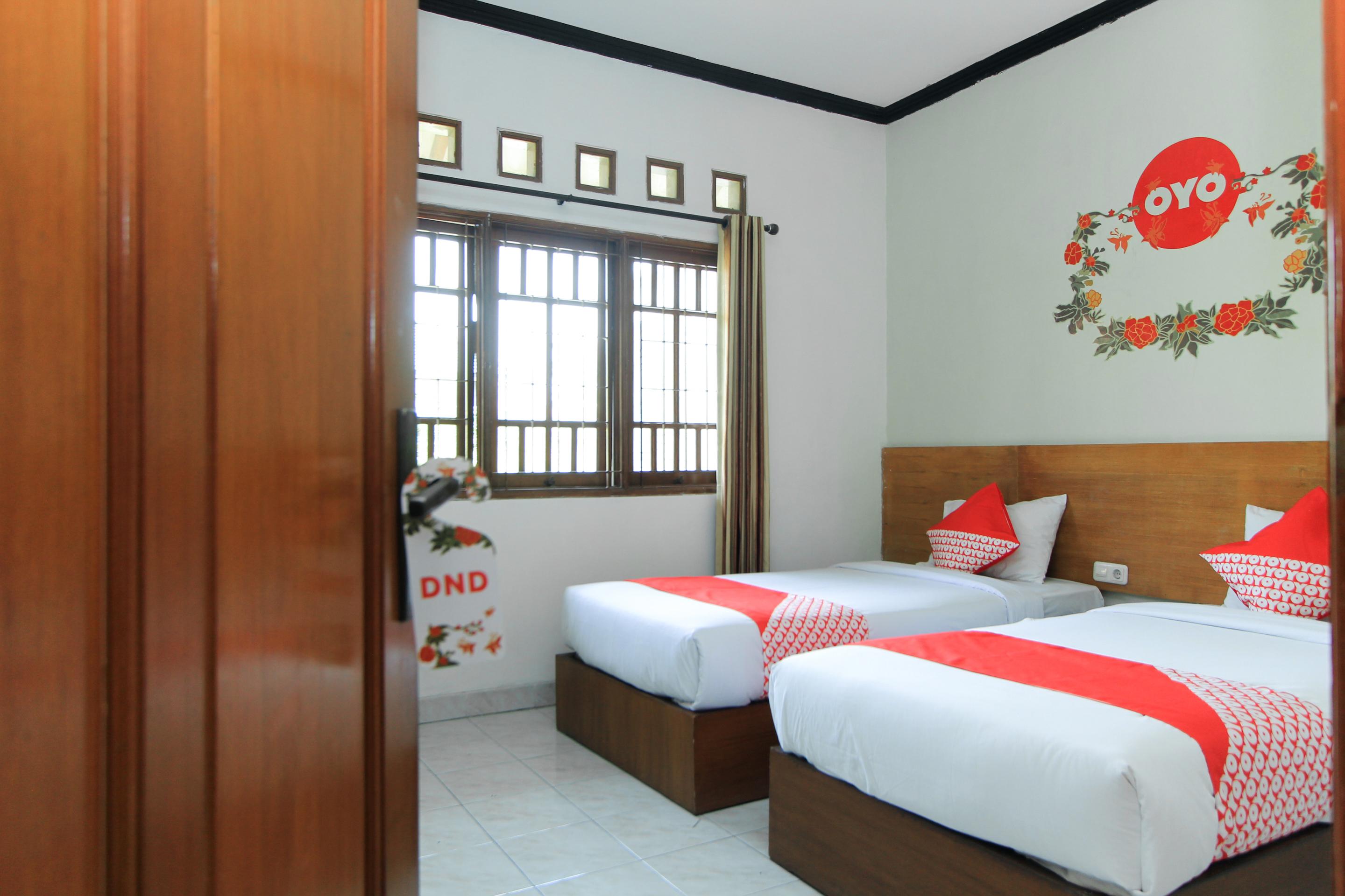 Santo Guest House Tropodo Brebek Exterior foto