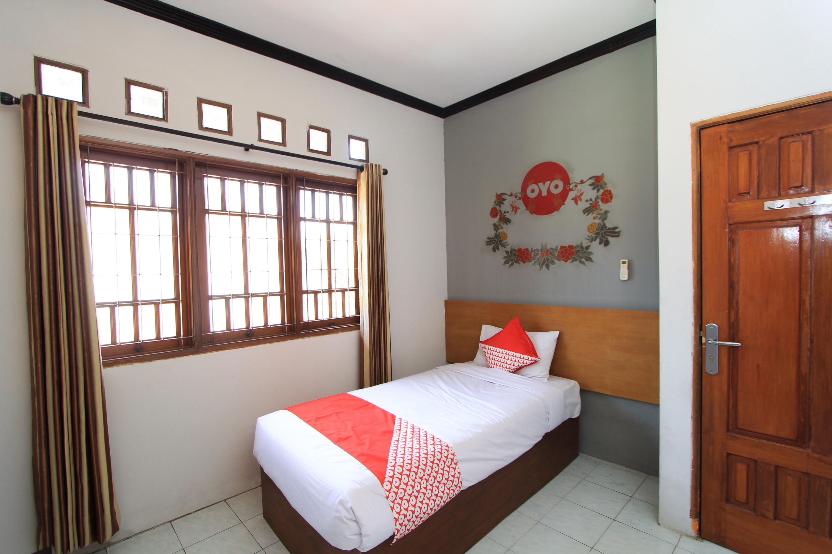 Santo Guest House Tropodo Brebek Exterior foto
