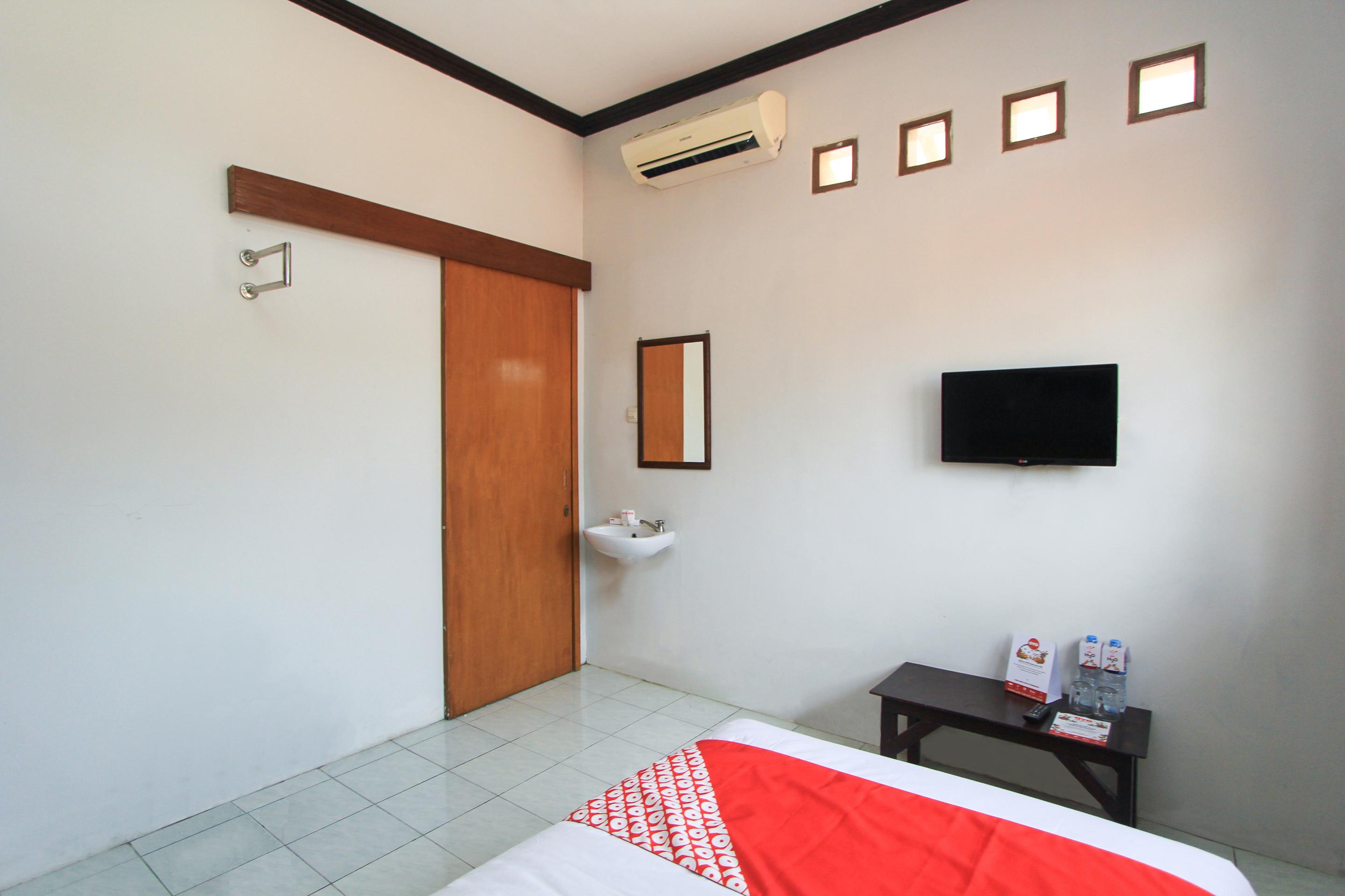 Santo Guest House Tropodo Brebek Exterior foto
