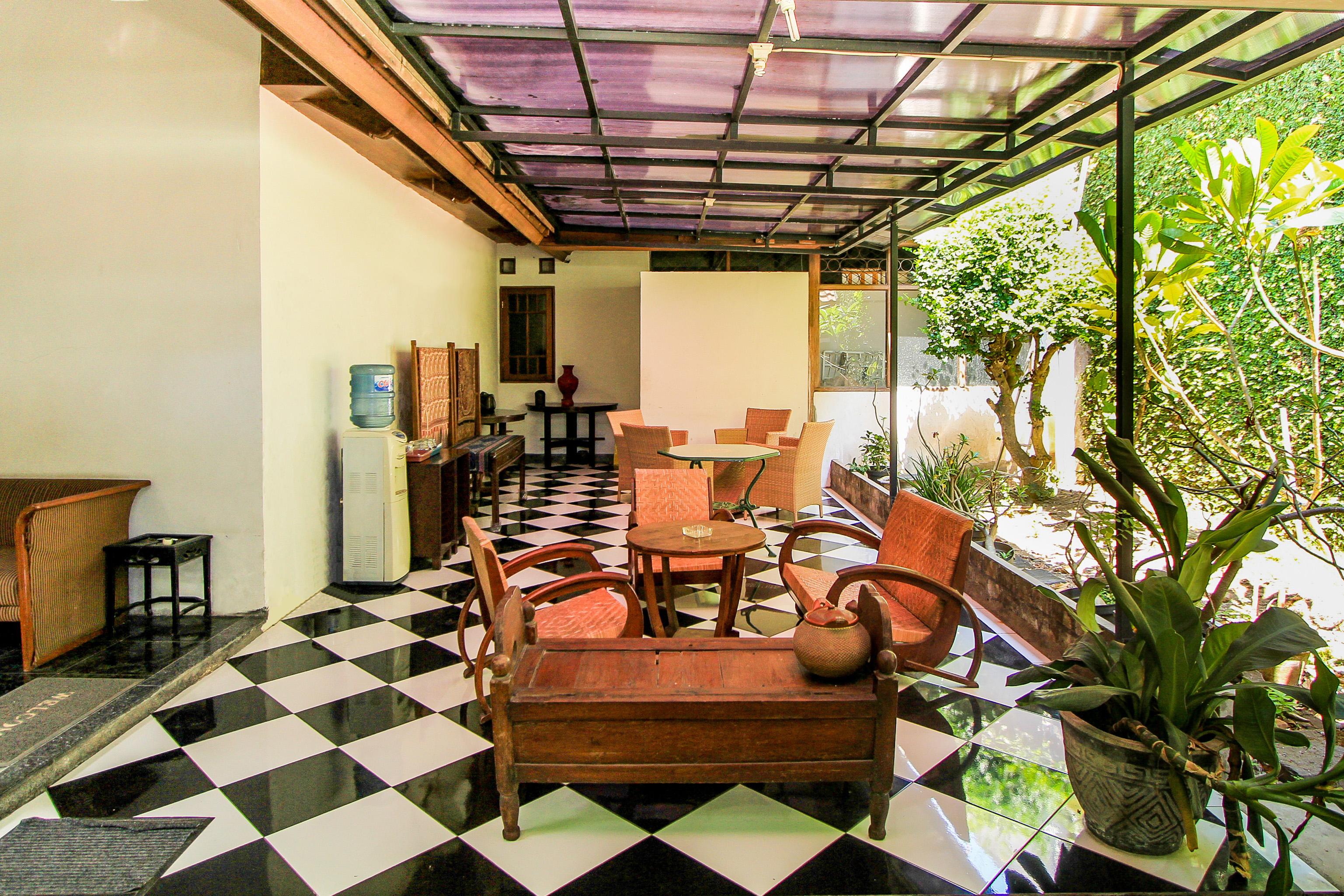 Santo Guest House Tropodo Brebek Exterior foto
