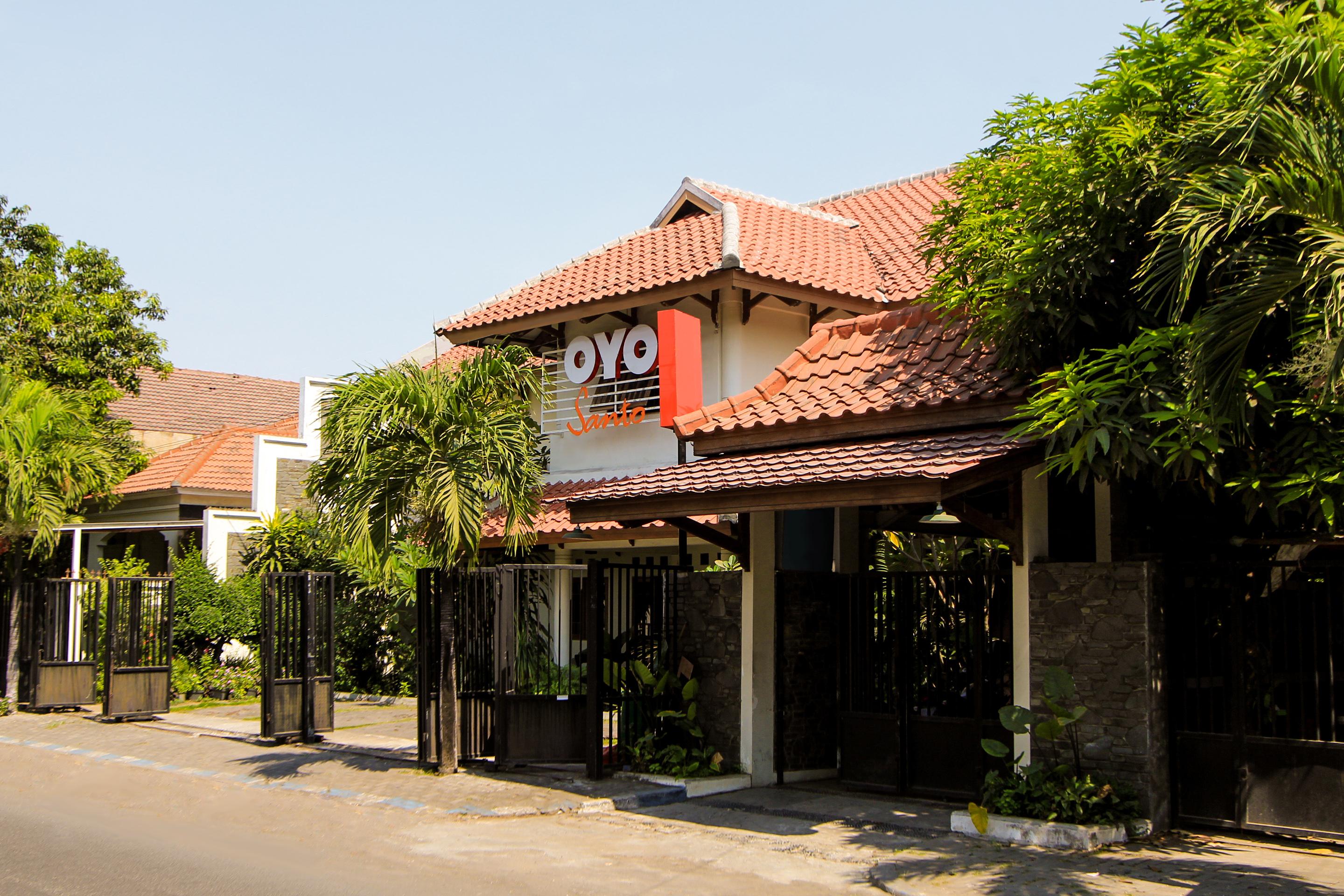 Santo Guest House Tropodo Brebek Exterior foto