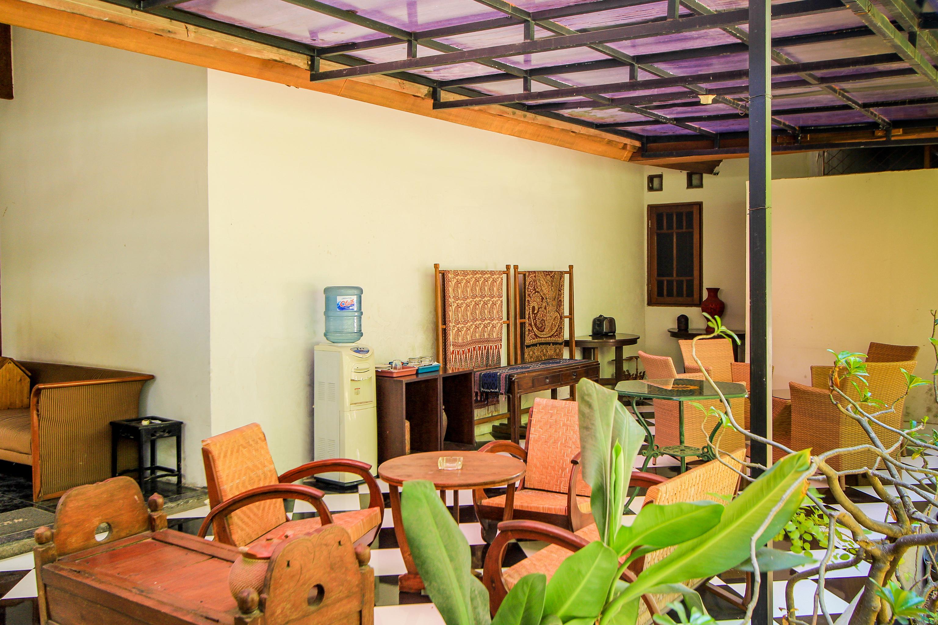 Santo Guest House Tropodo Brebek Exterior foto