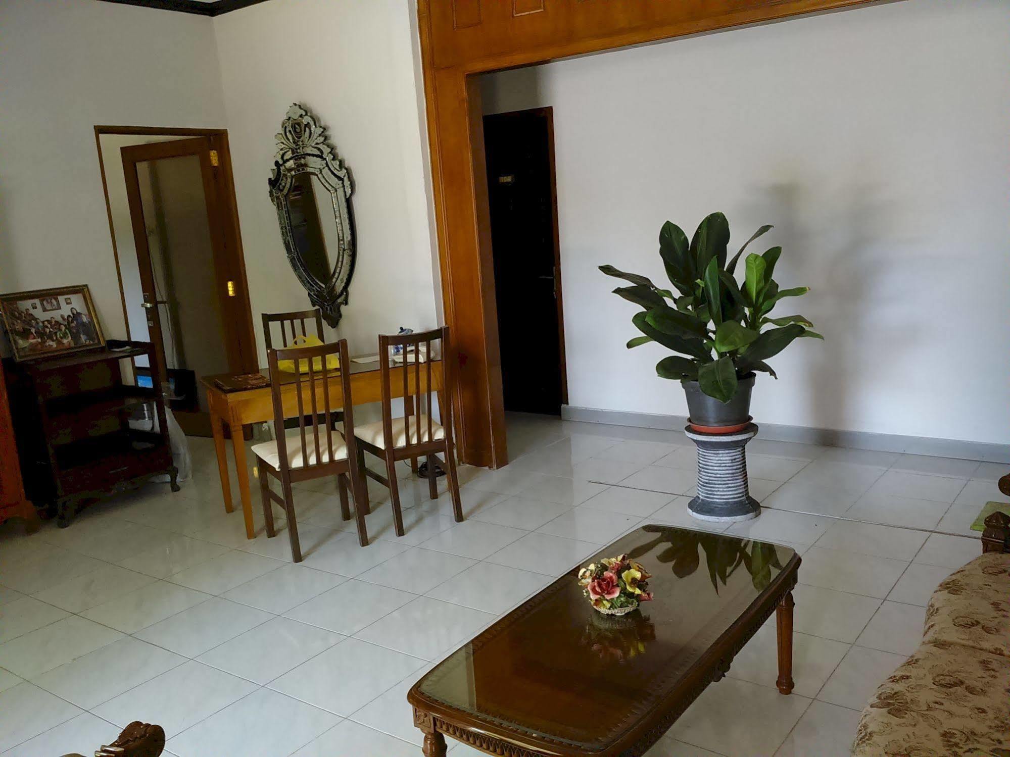 Santo Guest House Tropodo Brebek Exterior foto