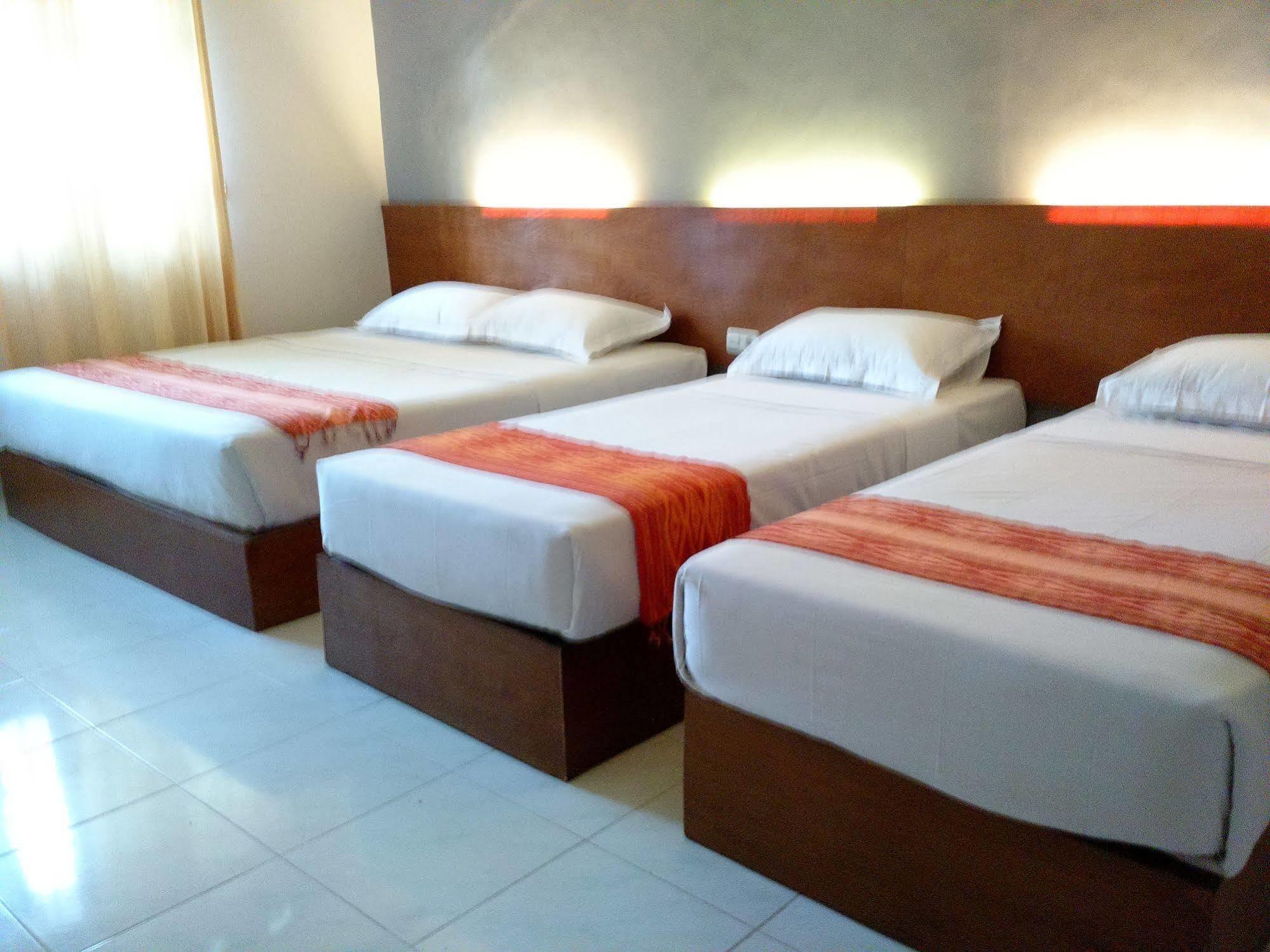 Santo Guest House Tropodo Brebek Exterior foto