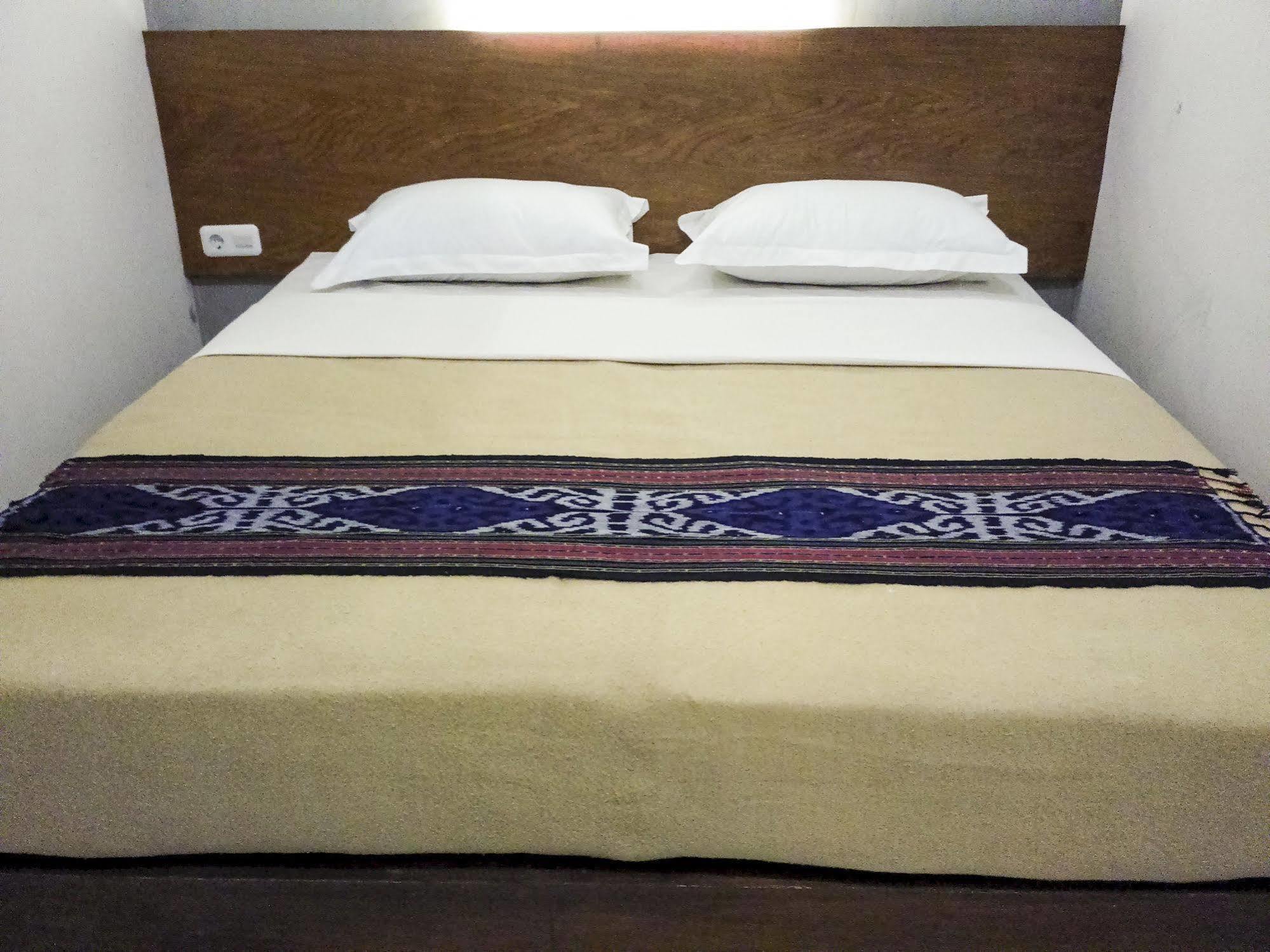 Santo Guest House Tropodo Brebek Exterior foto