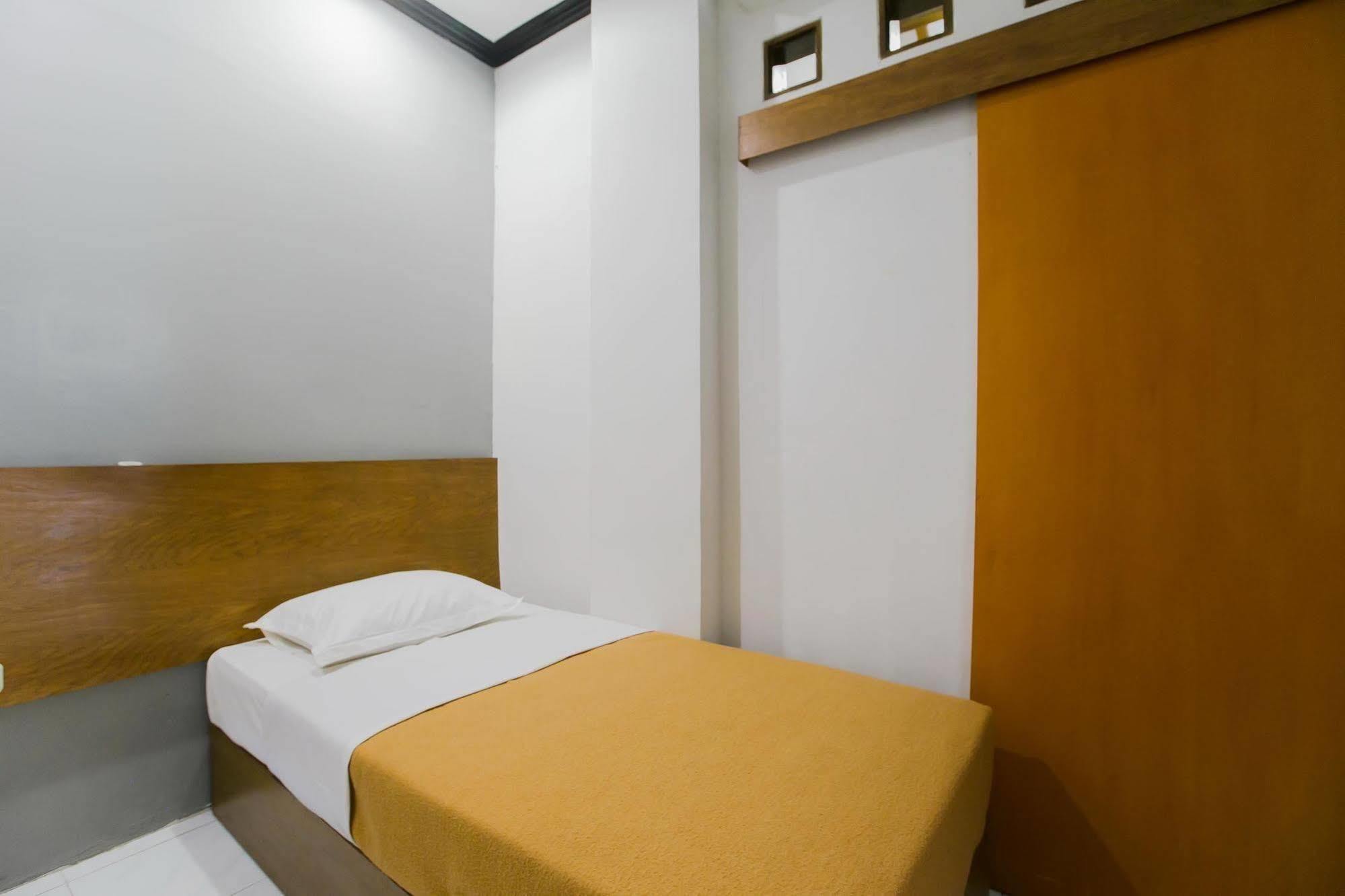 Santo Guest House Tropodo Brebek Exterior foto